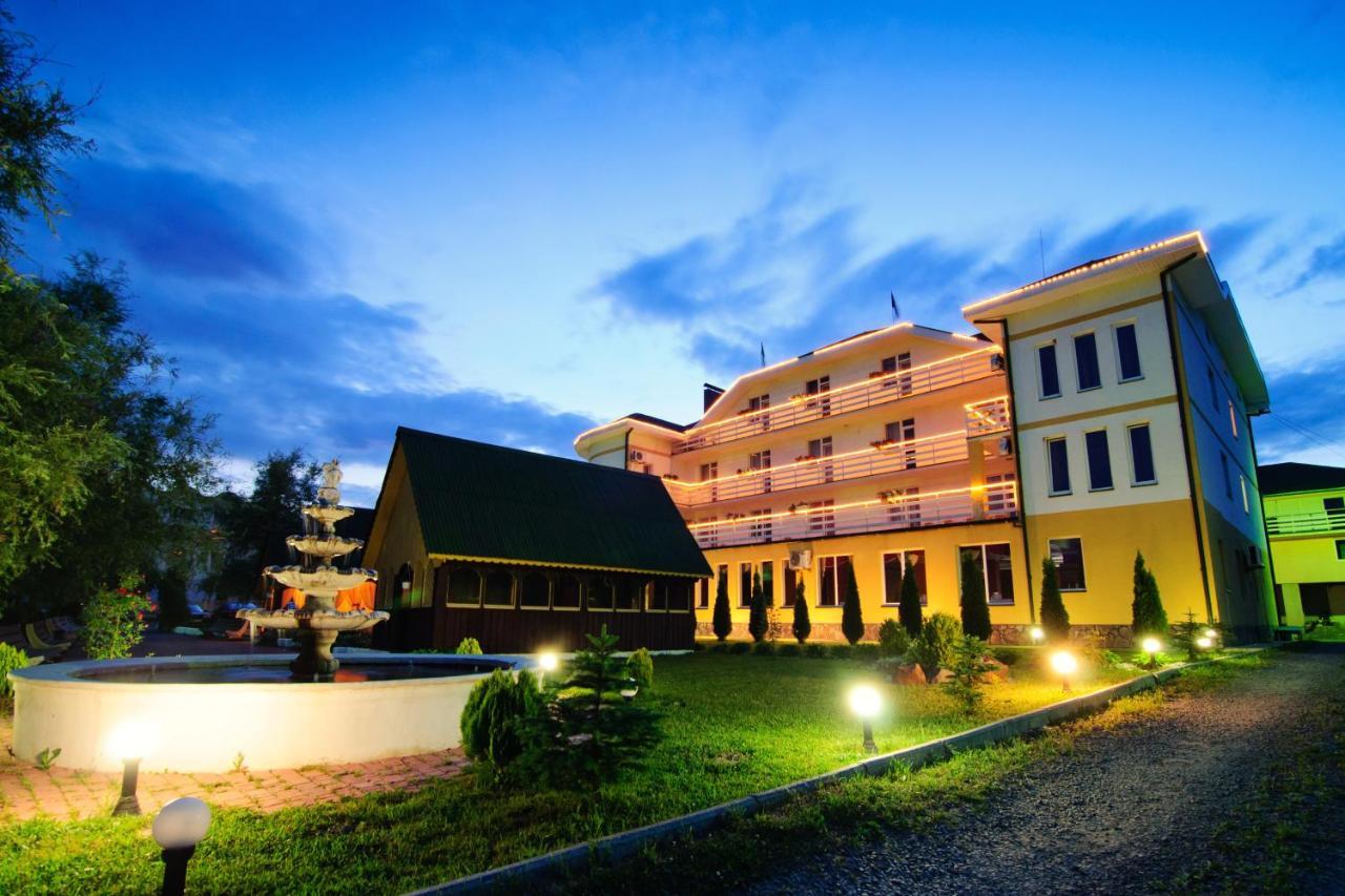 Hotel Continent Poljana Exterior foto
